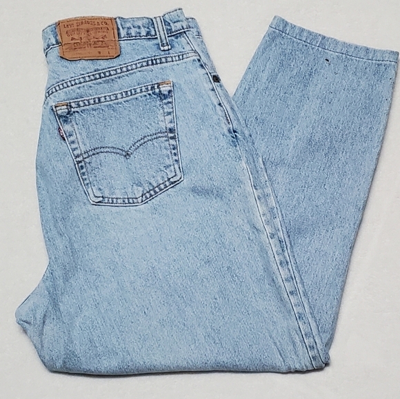 Vintage 90s Levi's 550 Grunge Straight Leg Light Wash Cropped Distressed Jeans - Picture 3 of 15